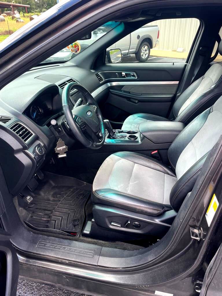 Used 2017 Ford Explorer XLT w/ Equipment Group 202A image 4