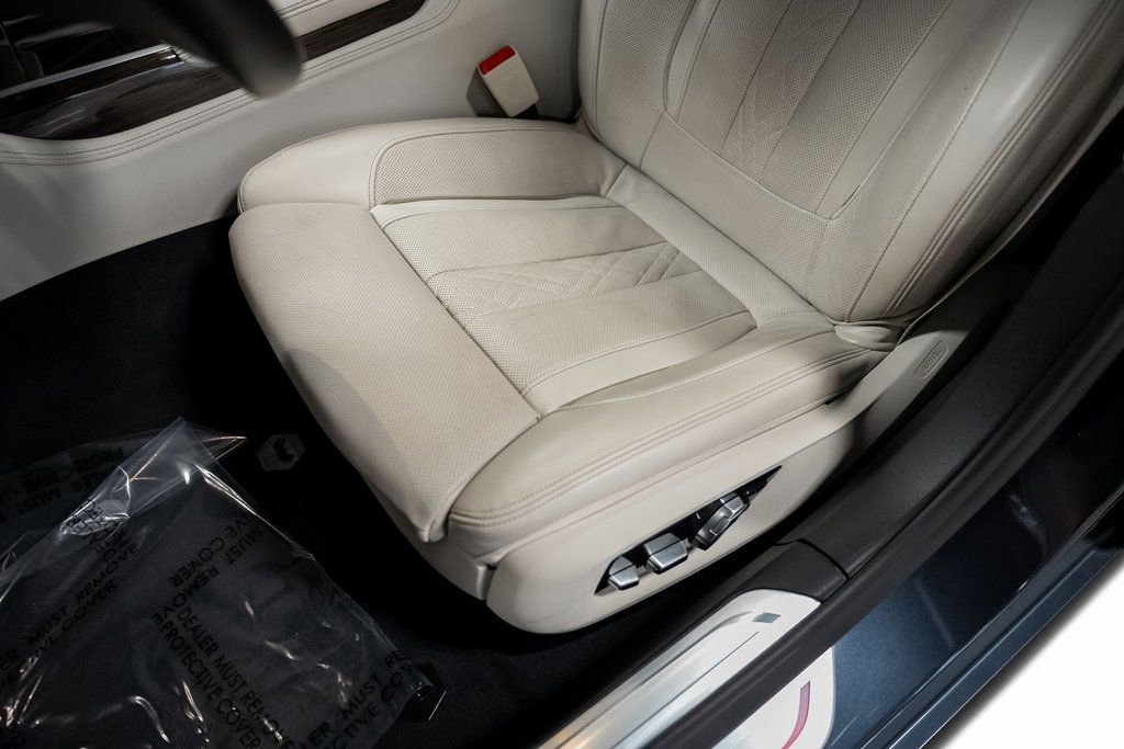 Used 2020 BMW 740i w/ Premium Package image 30