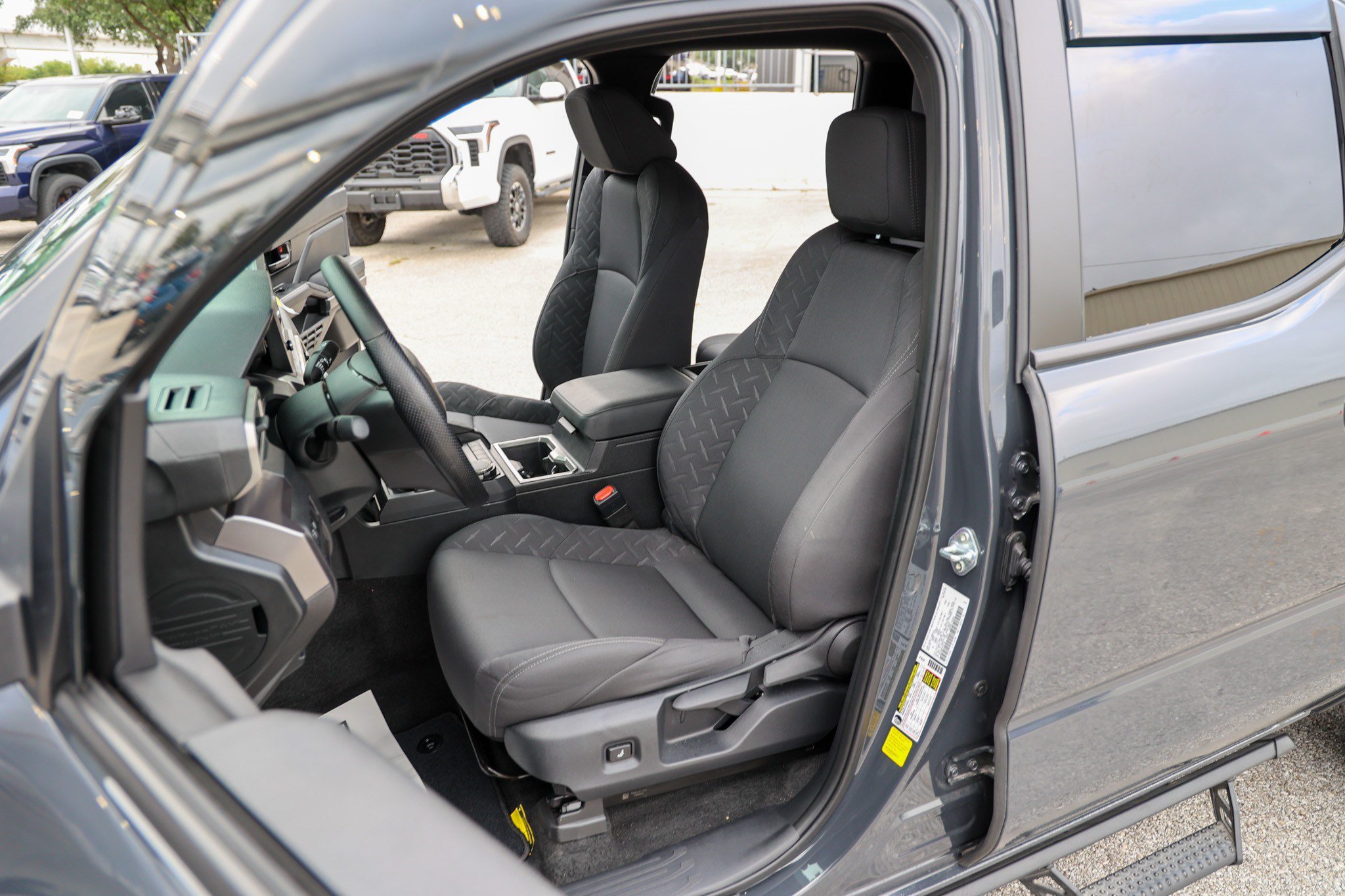 Certified 2025 Toyota Tacoma SR5 AWD/4WD image 34