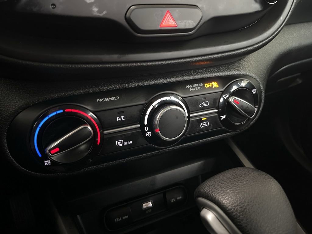 Used 2023 Kia Soul LX w/ LX Technology Package FWD image 16