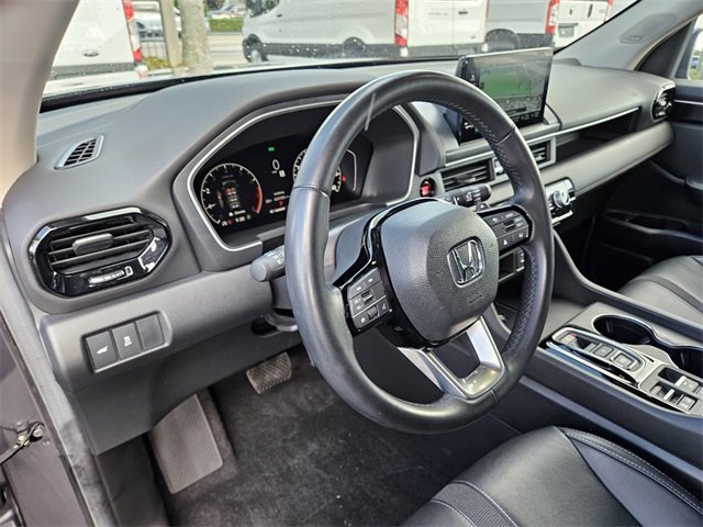 Used 2023 Honda Pilot Touring image 4