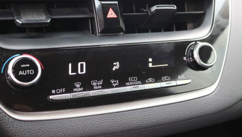 Used 2021 Toyota Corolla LE FWD image 19
