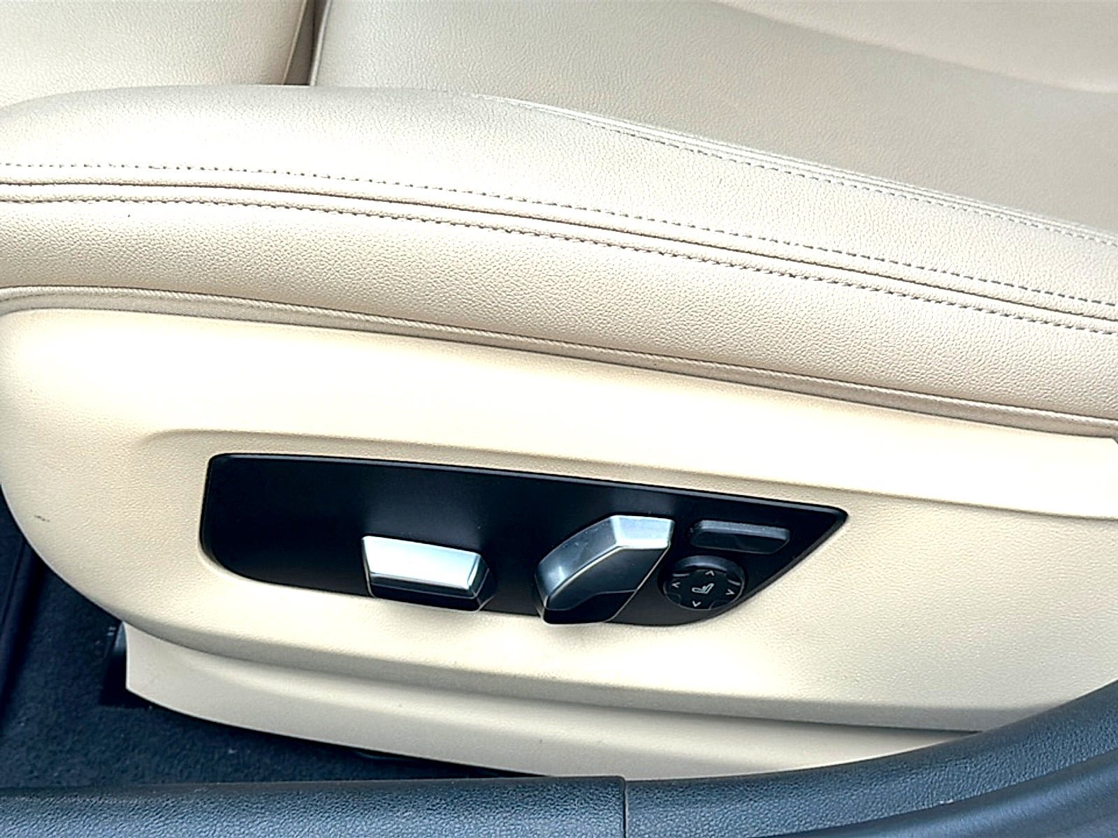 Used 2019 BMW 530i w/ Convenience Package RWD image 15