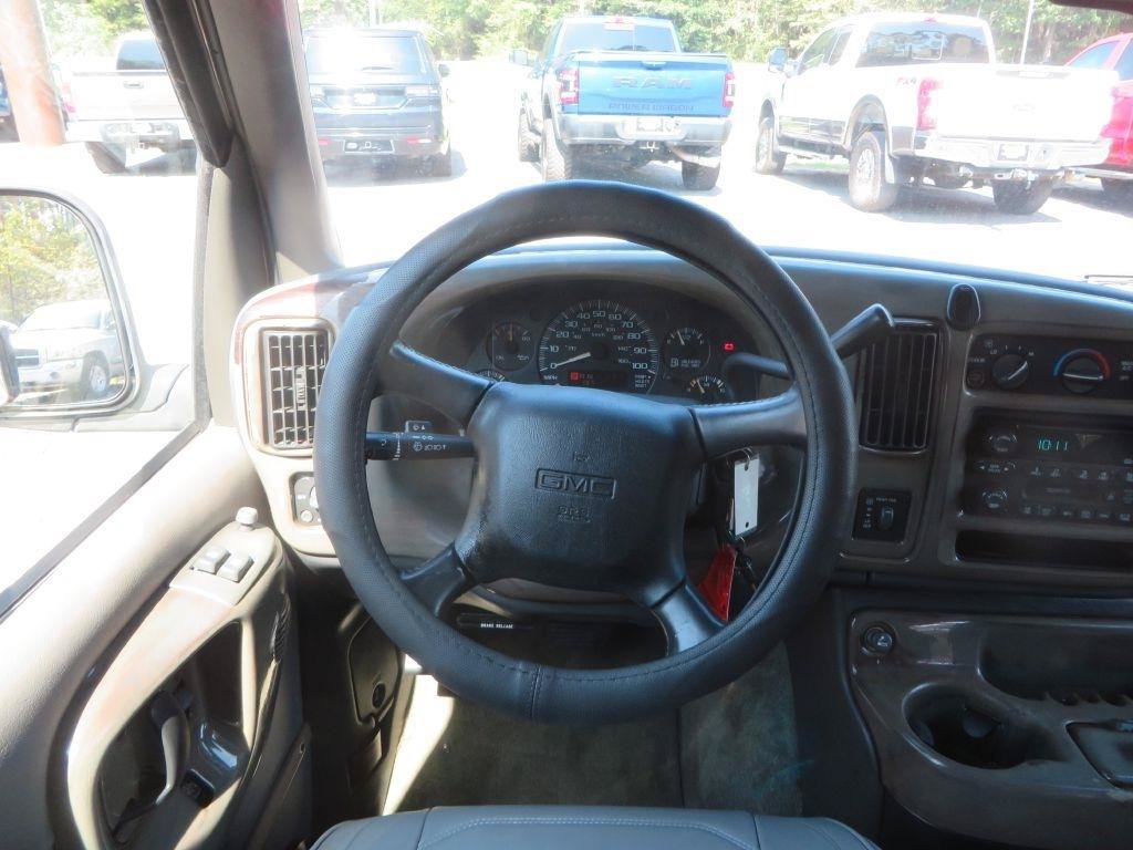 Used 2002 GMC Savana 1500 w/ SLE Marketing Option Pkg 3 RWD image 12
