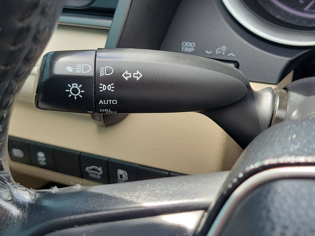 Used 2021 Toyota Camry XLE w/ Navigation Package FWD image 12