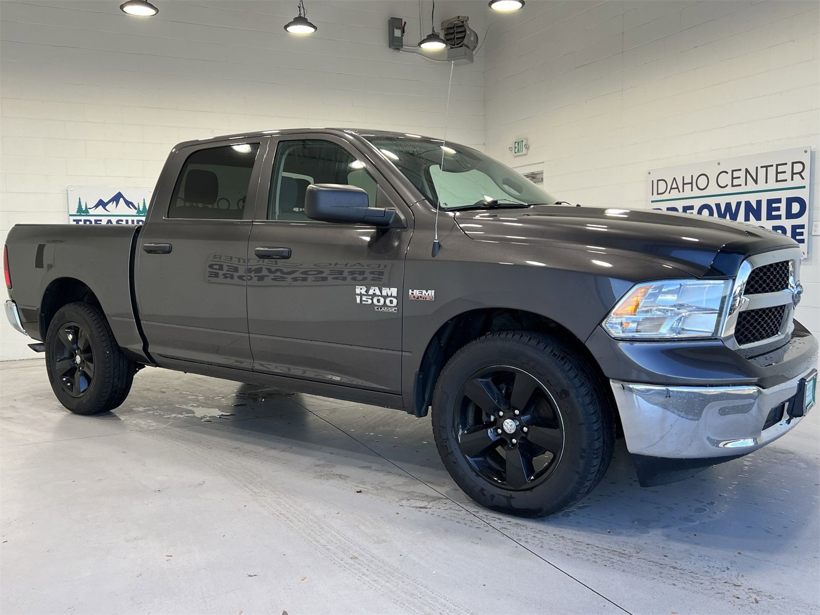 Used 2023 RAM 1500 Classic SLT image 2