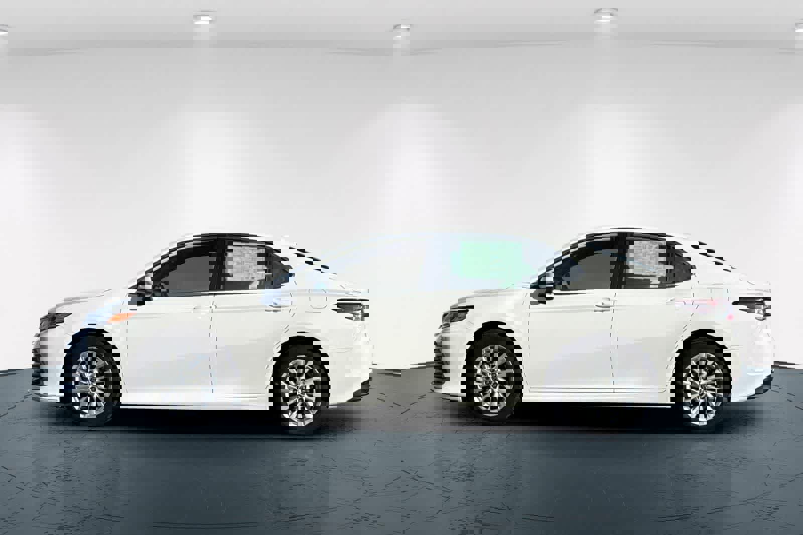 Used 2024 Toyota Camry LE AWD/4WD image 9