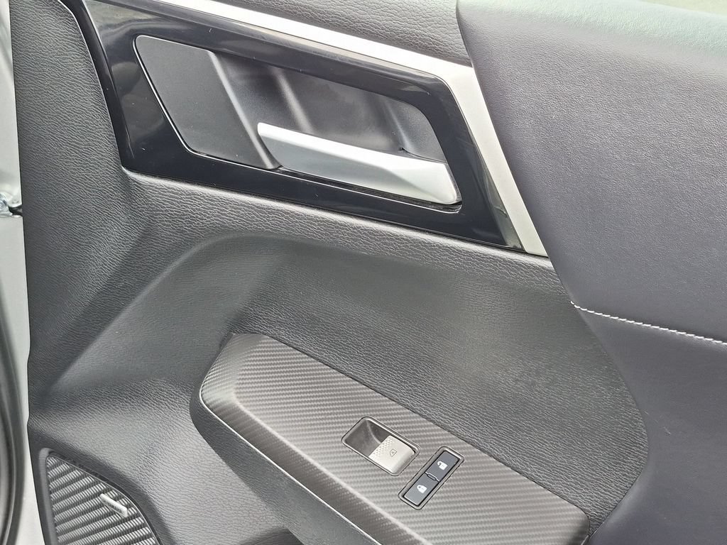 Used 2025 Mitsubishi Outlander SE AWD/4WD image 34