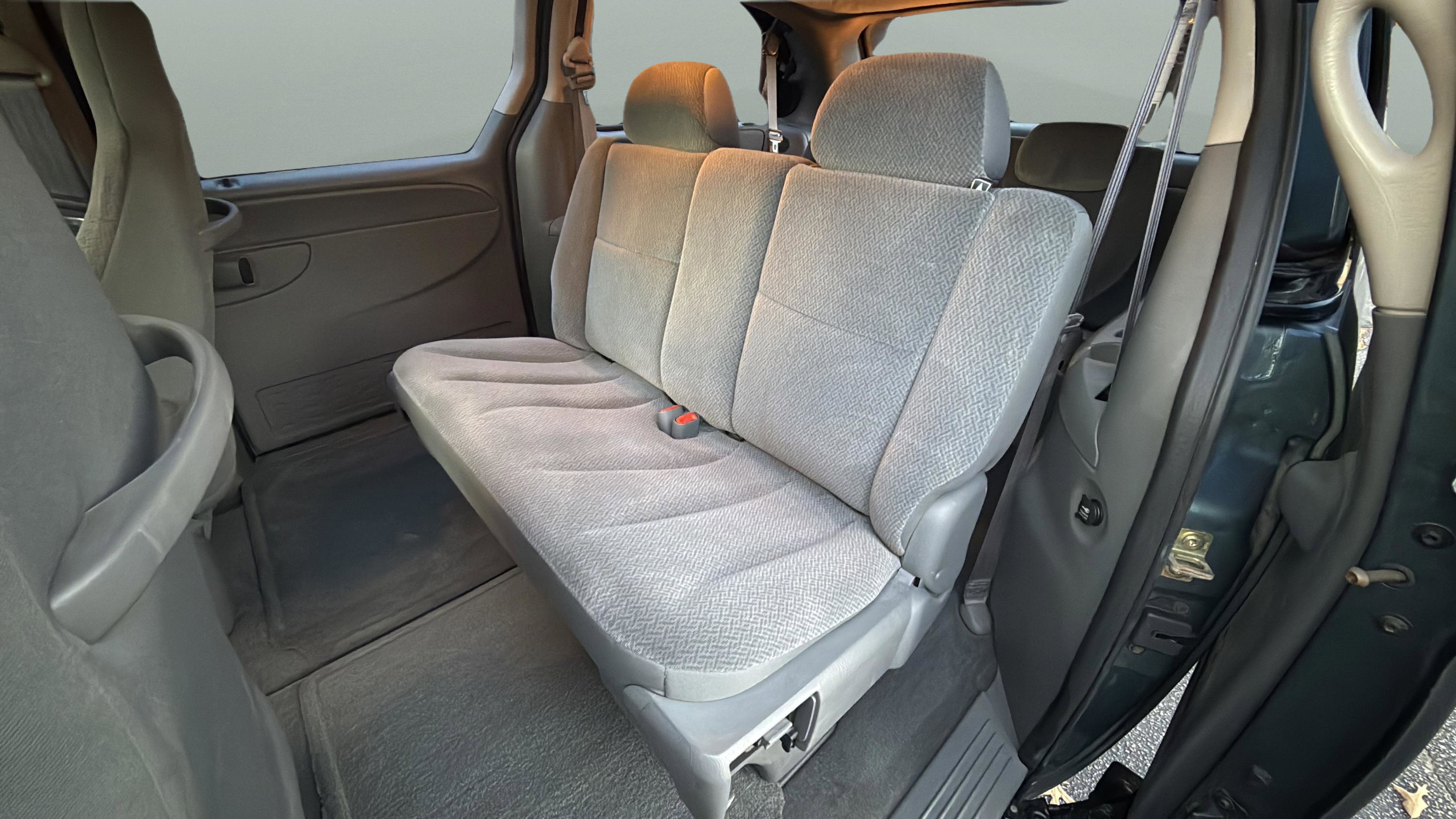 Used 2005 Dodge Grand Caravan SE image 28