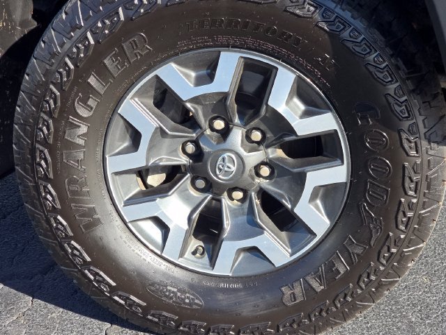 Used 2022 Toyota Tacoma TRD Off-Road AWD/4WD image 7