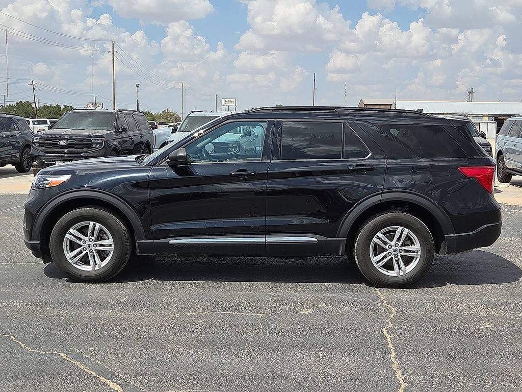Used 2024 Ford Explorer XLT w/ Equipment Group 202A AWD/4WD image 2