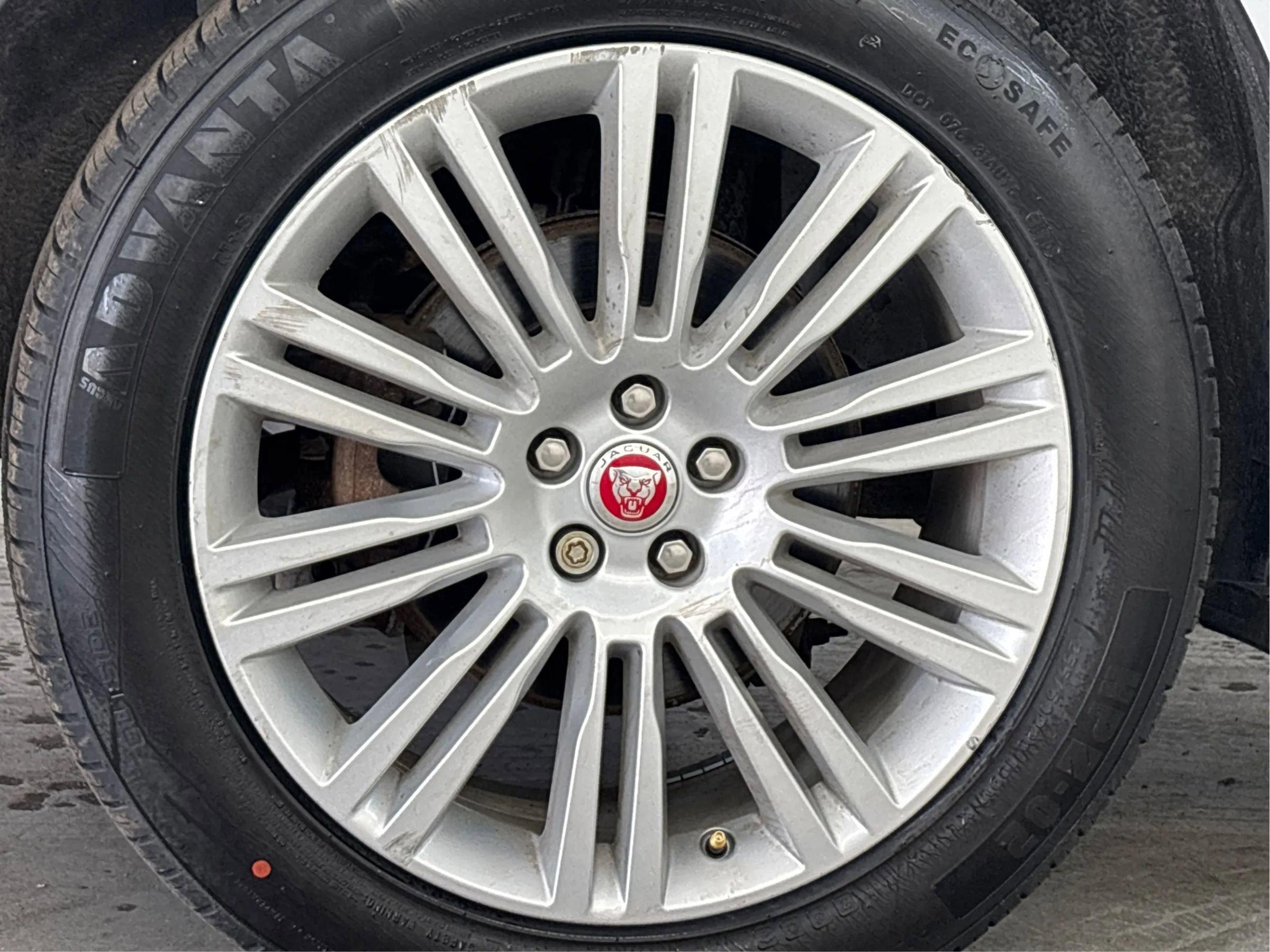 Used 2019 Jaguar F-PACE Portfolio image 28