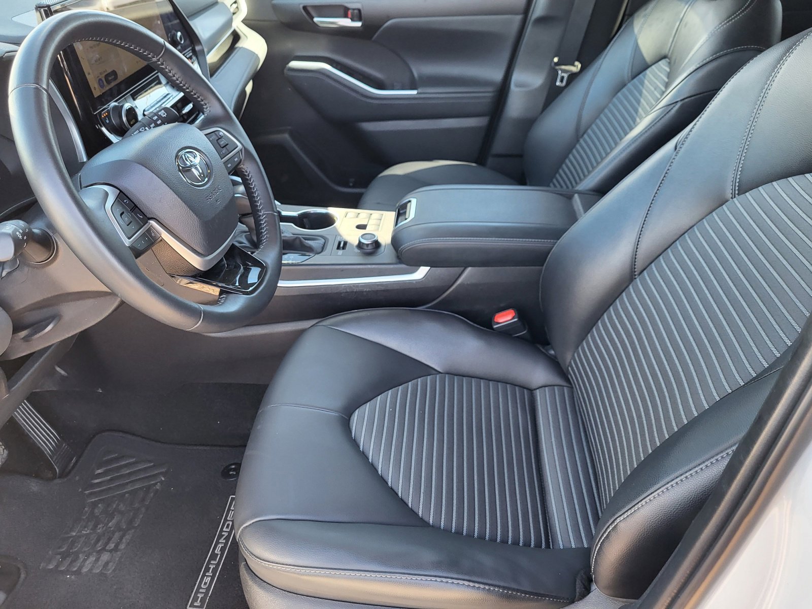 Certified 2025 Toyota Highlander XSE image 16