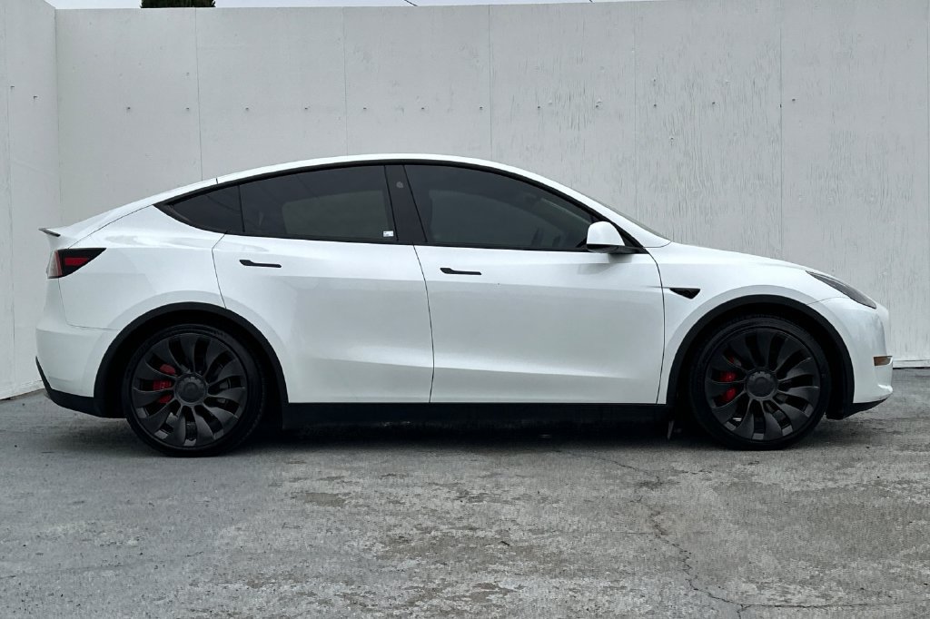 Used 2023 Tesla Model Y Performance AWD/4WD image 2