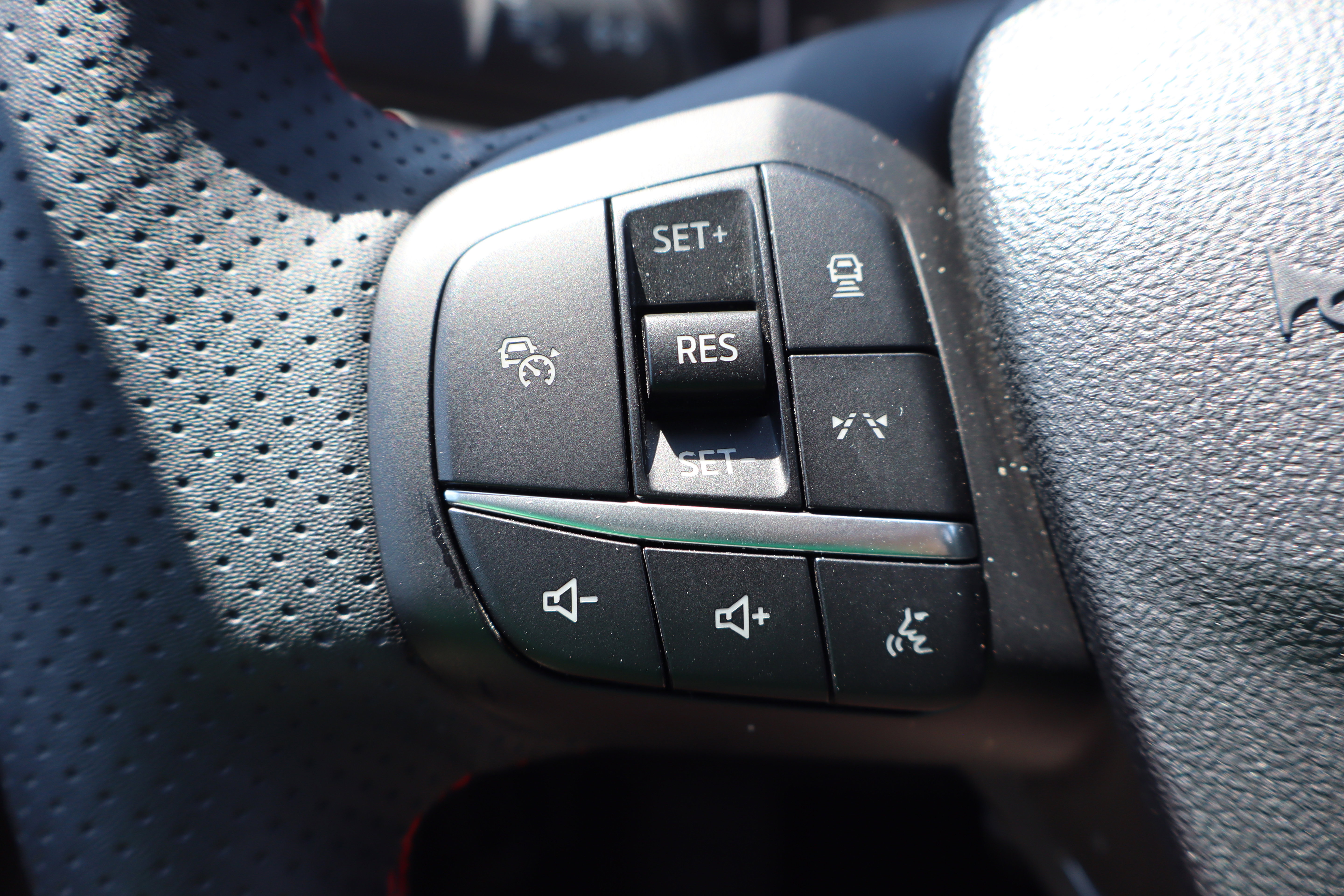 Used 2024 Ford Escape ST-Line w/ Tech Pack #1 AWD/4WD image 16