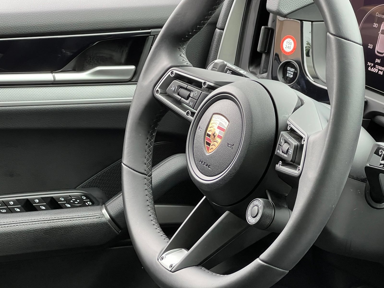 Certified 2026 Porsche Cayenne E-Hybrid AWD/4WD image 37