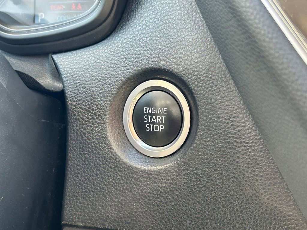 Used 2022 Toyota Corolla LE w/ LE Convenience Package image 23
