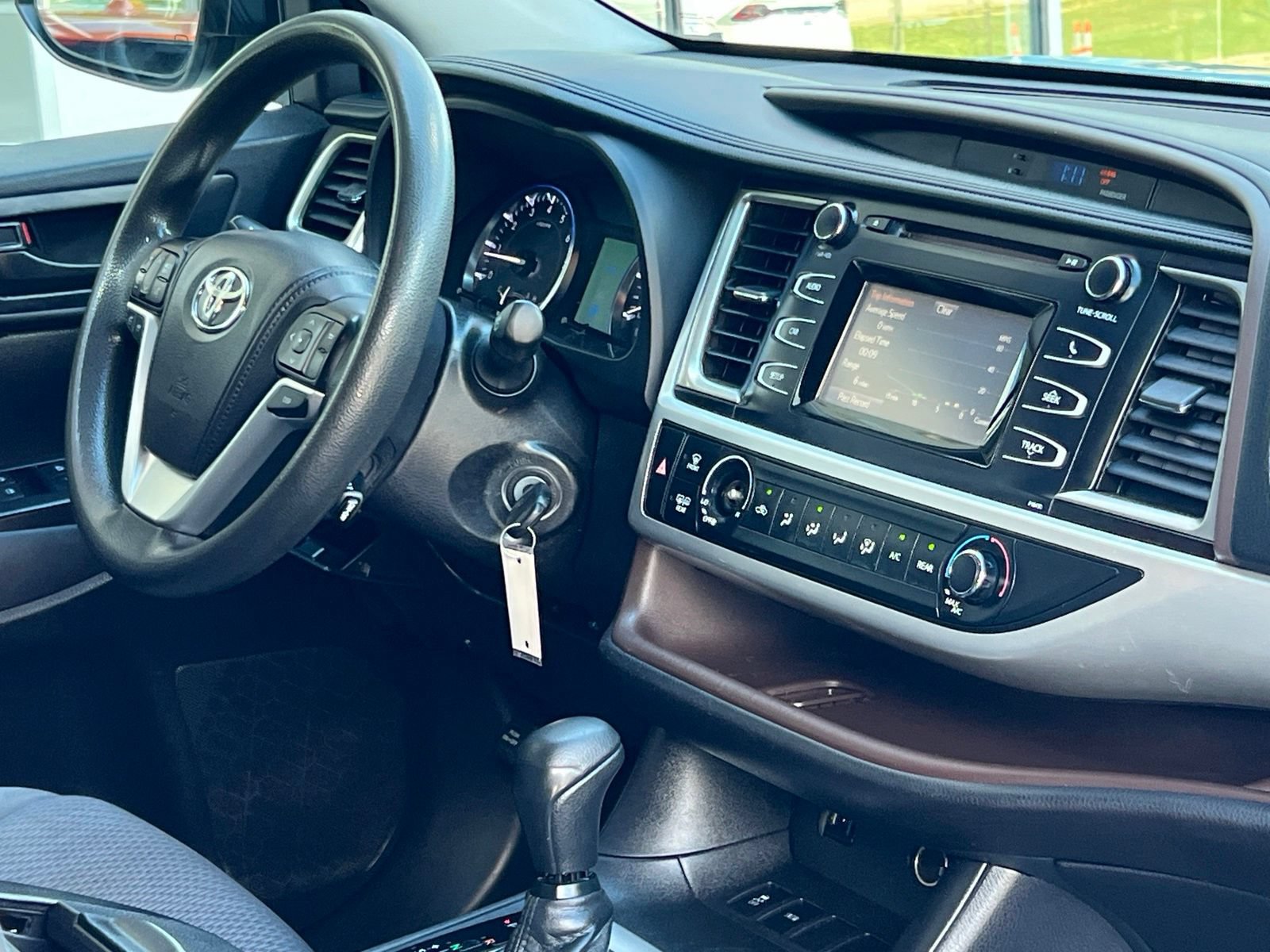 Used 2014 Toyota Highlander LE FWD image 11