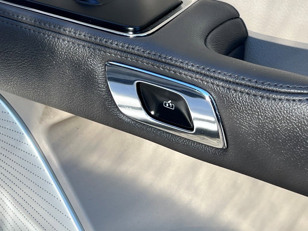 Used 2019 Lincoln Continental Reserve image 11