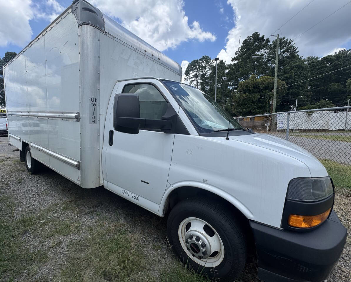 Used 2021 GMC Savana 3500 Extended w/ Power Convenience Package image 2