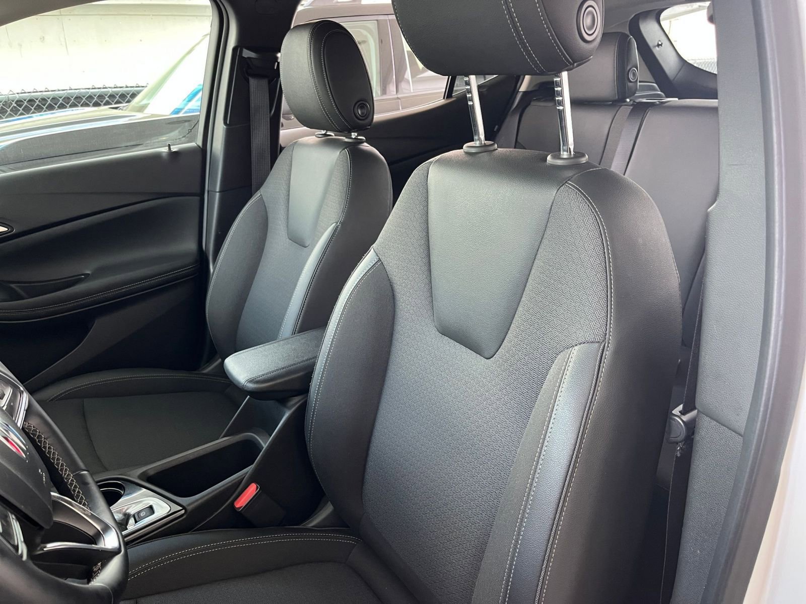 Used 2025 Buick Encore GX Preferred image 36