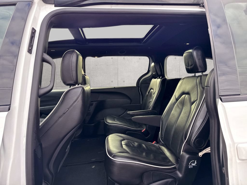 Used 2025 Chrysler Pacifica Limited FWD image 10