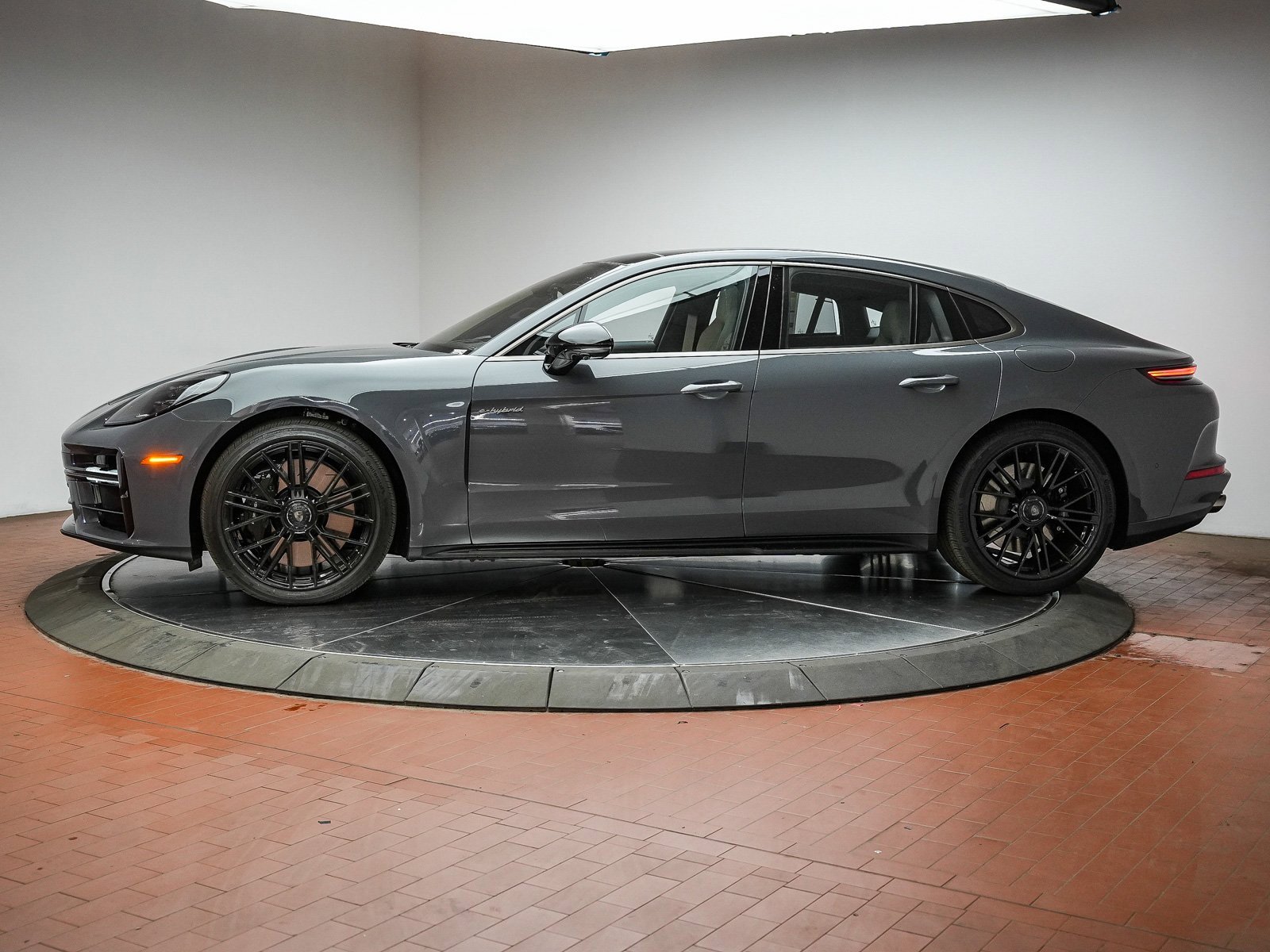 Certified 2025 Porsche Panamera Turbo image 2