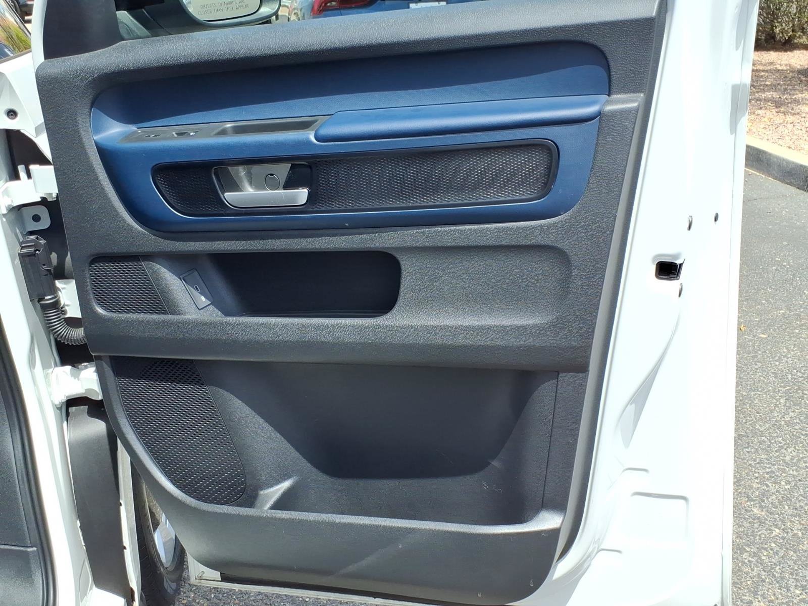 Certified 2025 Volkswagen ID. Buzz Pro S RWD image 15