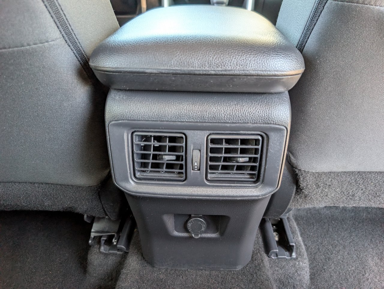 Used 2025 Toyota RAV4 LE AWD/4WD image 7