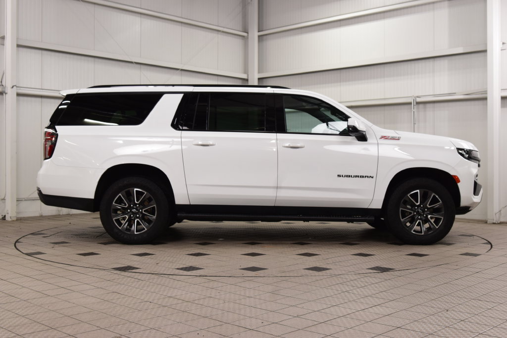 Used 2024 Chevrolet Suburban Z71 w/ Luxury Package AWD/4WD image 9