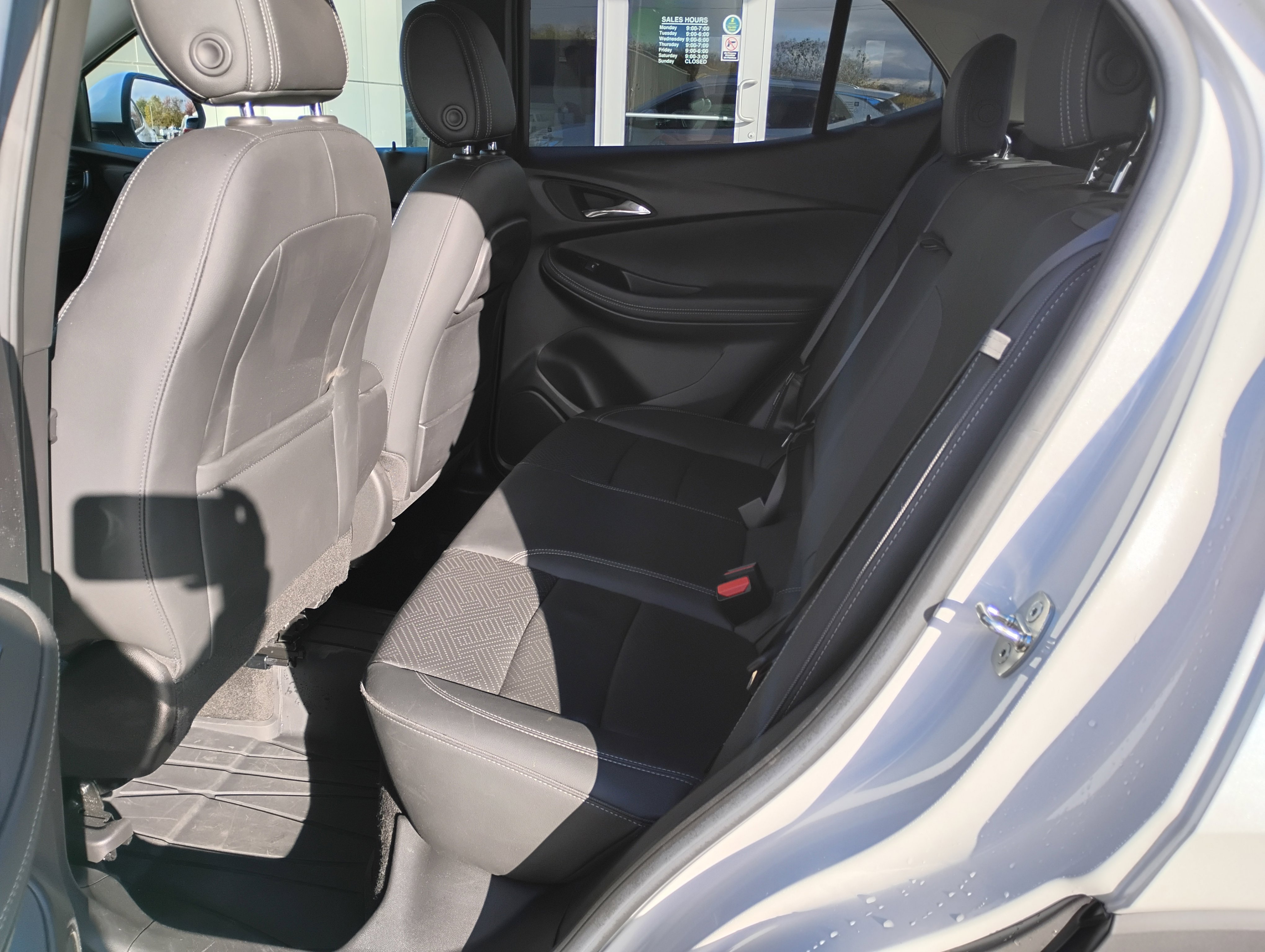 Used 2022 Buick Encore GX Essence w/ Experience Buick Package image 9