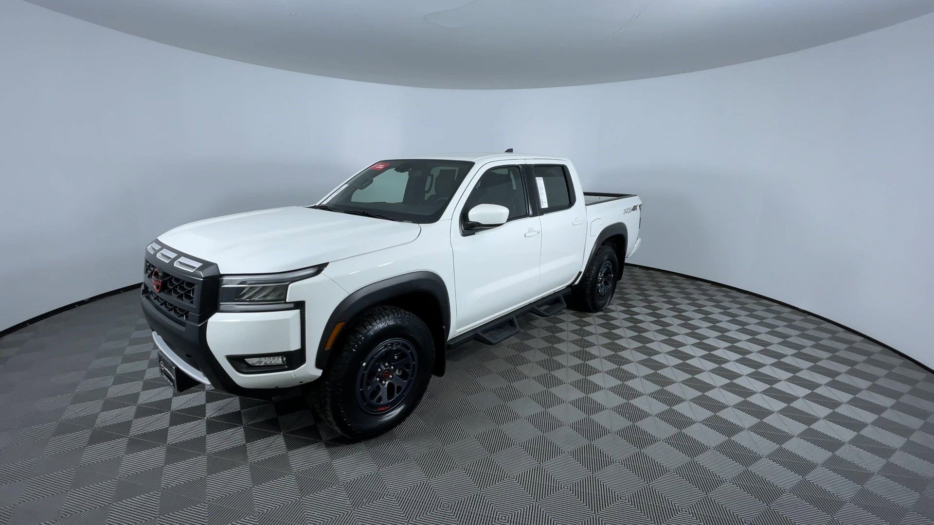 Certified 2025 Nissan Frontier PRO-4X image 4