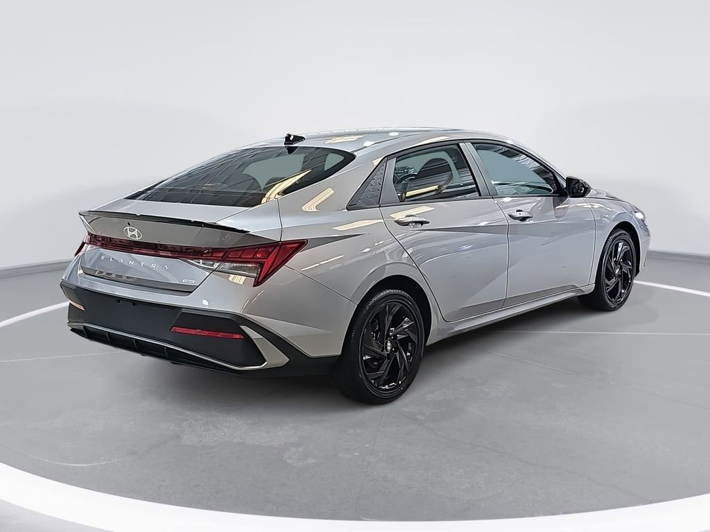 New 2026 Hyundai Elantra Sport image 4