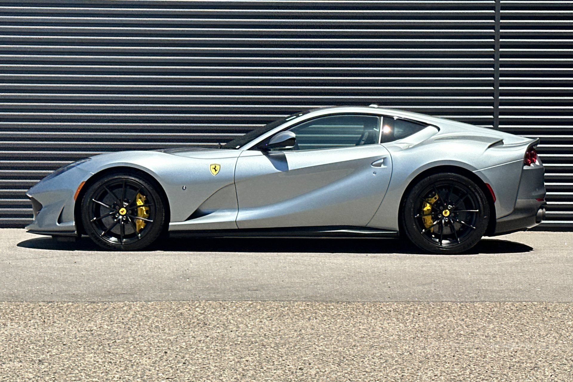Used 2018 Ferrari 812 Superfast RWD image 2