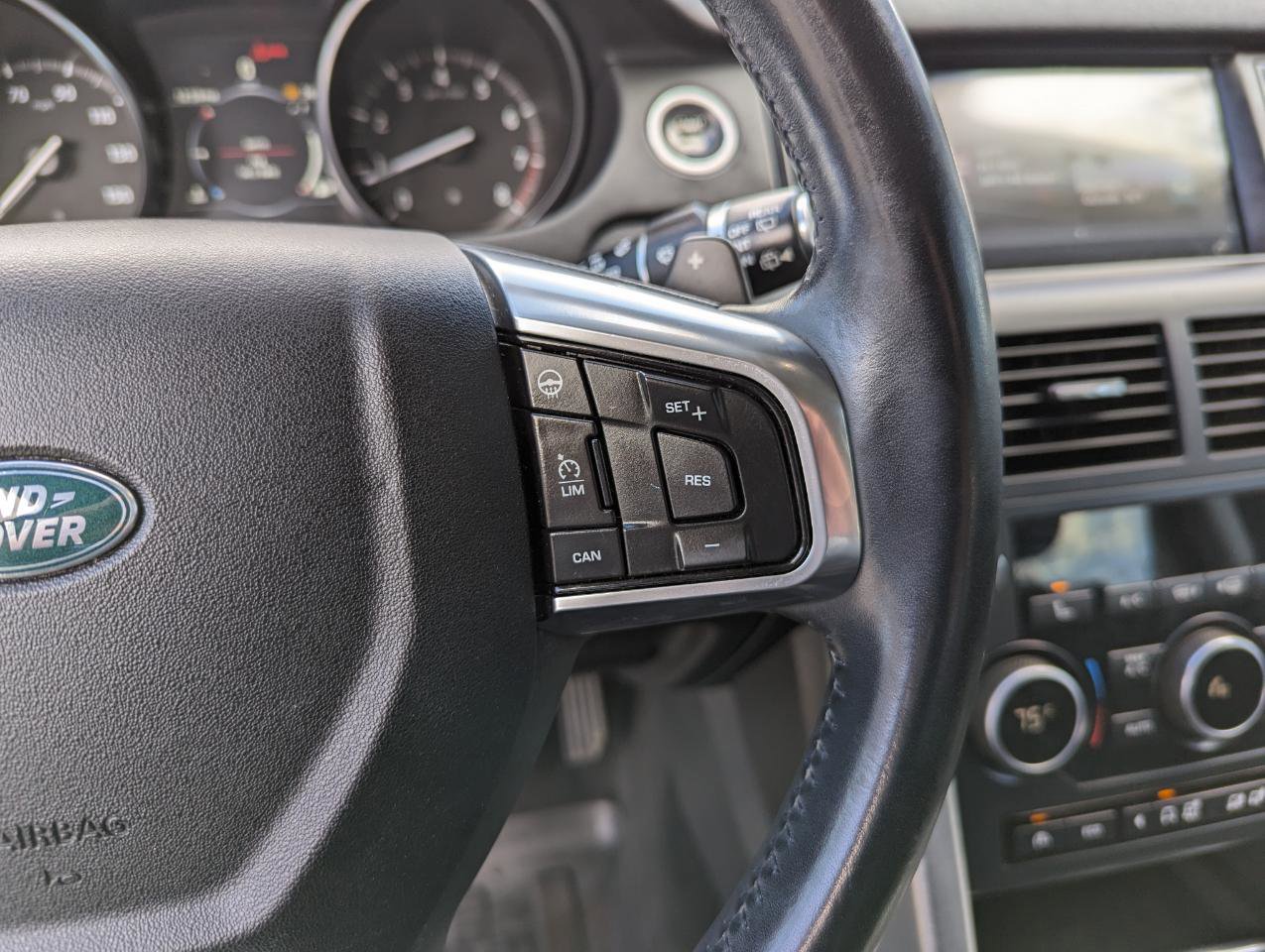 Used 2017 Land Rover Discovery Sport HSE image 17