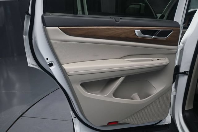 Used 2024 Volkswagen Atlas SE FWD image 16