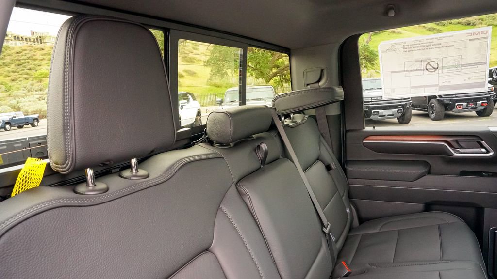 New 2025 GMC Sierra 2500 Denali w/ Denali Reserve Package image 17