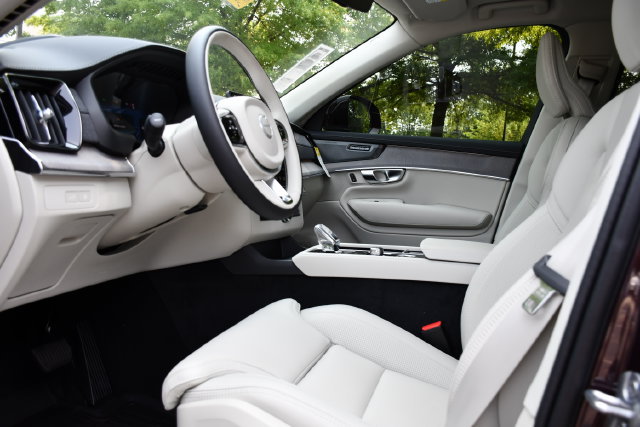 New 2026 Volvo XC90 T8 Ultra w/ Protection Package Premier AWD/4WD image 13