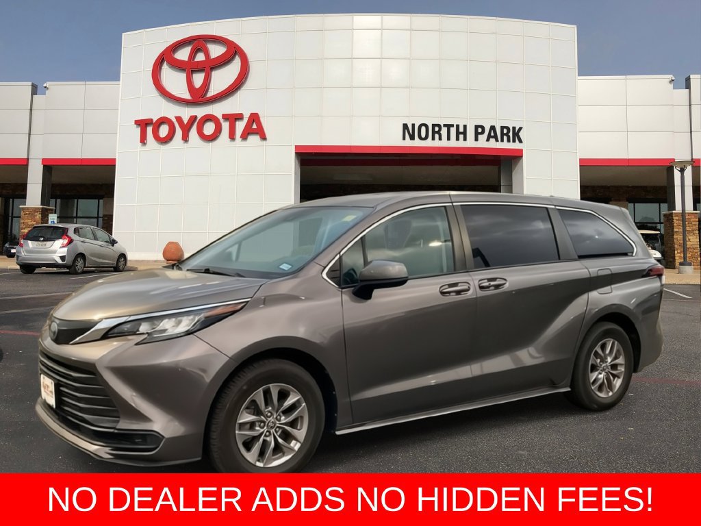 Used 2022 Toyota Sienna LE