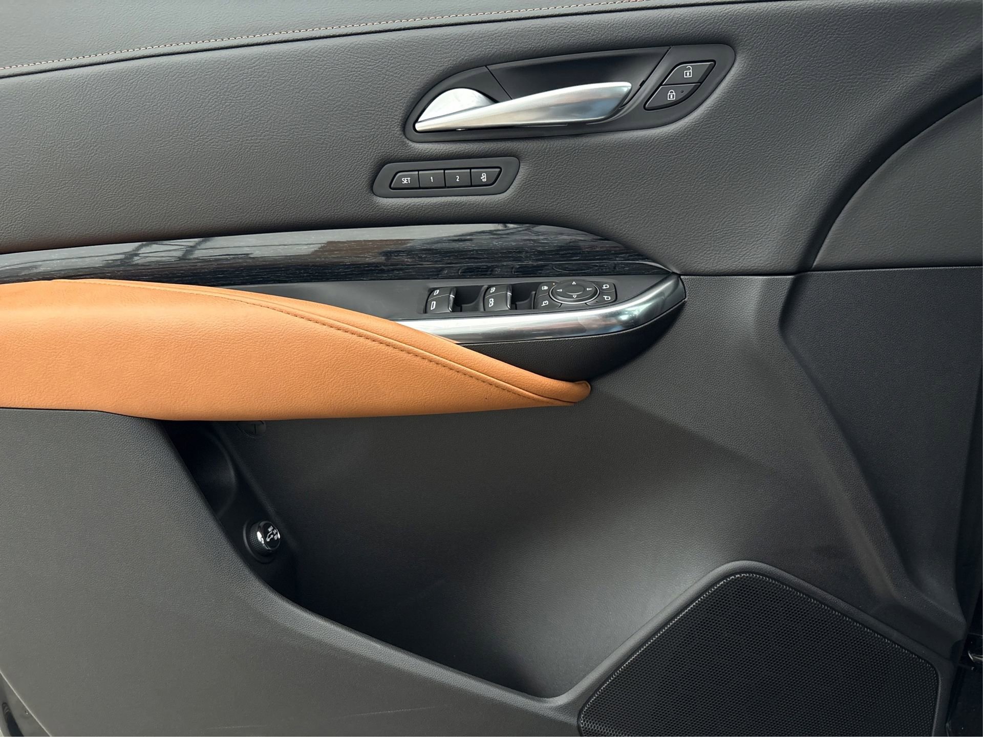 New 2025 Cadillac XT4 Sport w/ LPO, Bronce Accent Package image 21