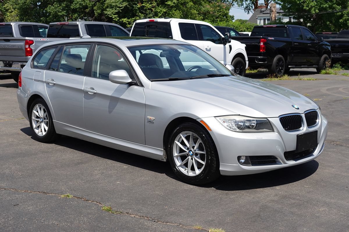 Used 2010 BMW 328i xDrive Wagon AWD/4WD image 4
