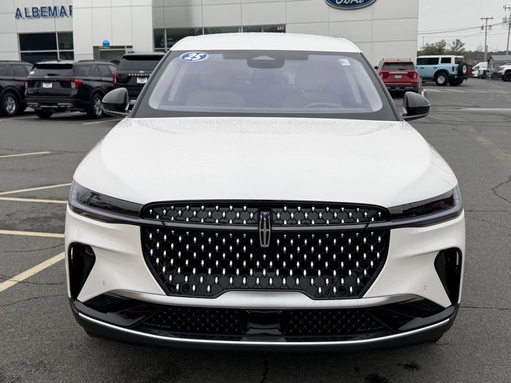 Used 2025 Lincoln Nautilus Premier image 10