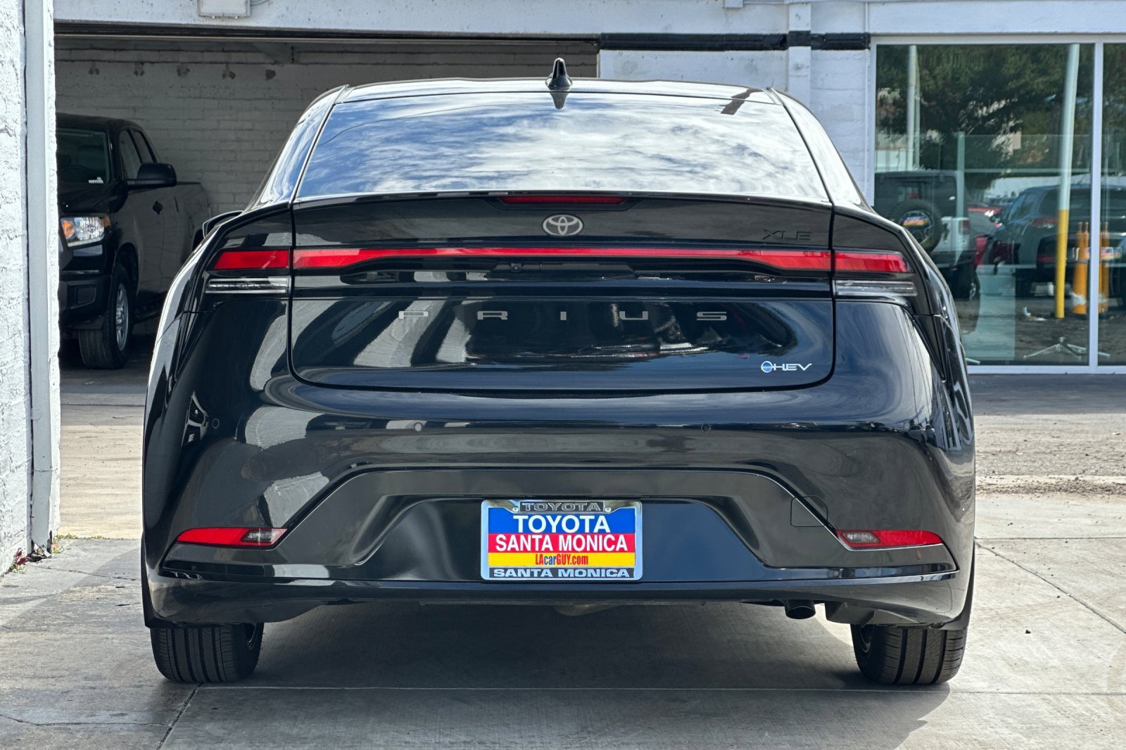 Used 2025 Toyota Prius XLE image 5