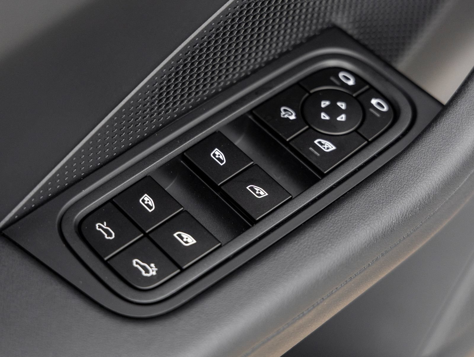 Certified 2026 Porsche Macan 4 Electric AWD/4WD image 20