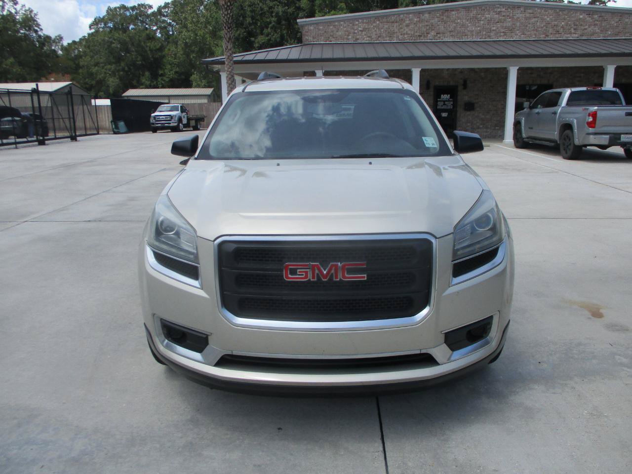 Used 2014 GMC Acadia SLE FWD image 4