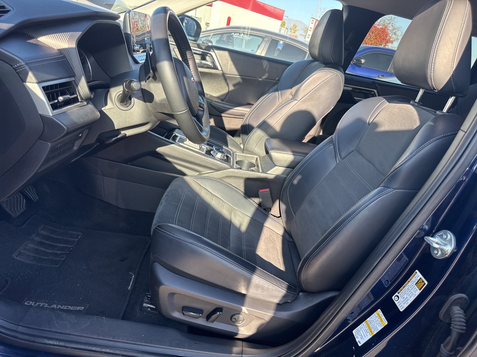 Used 2024 Mitsubishi Outlander SE Black Edition image 13