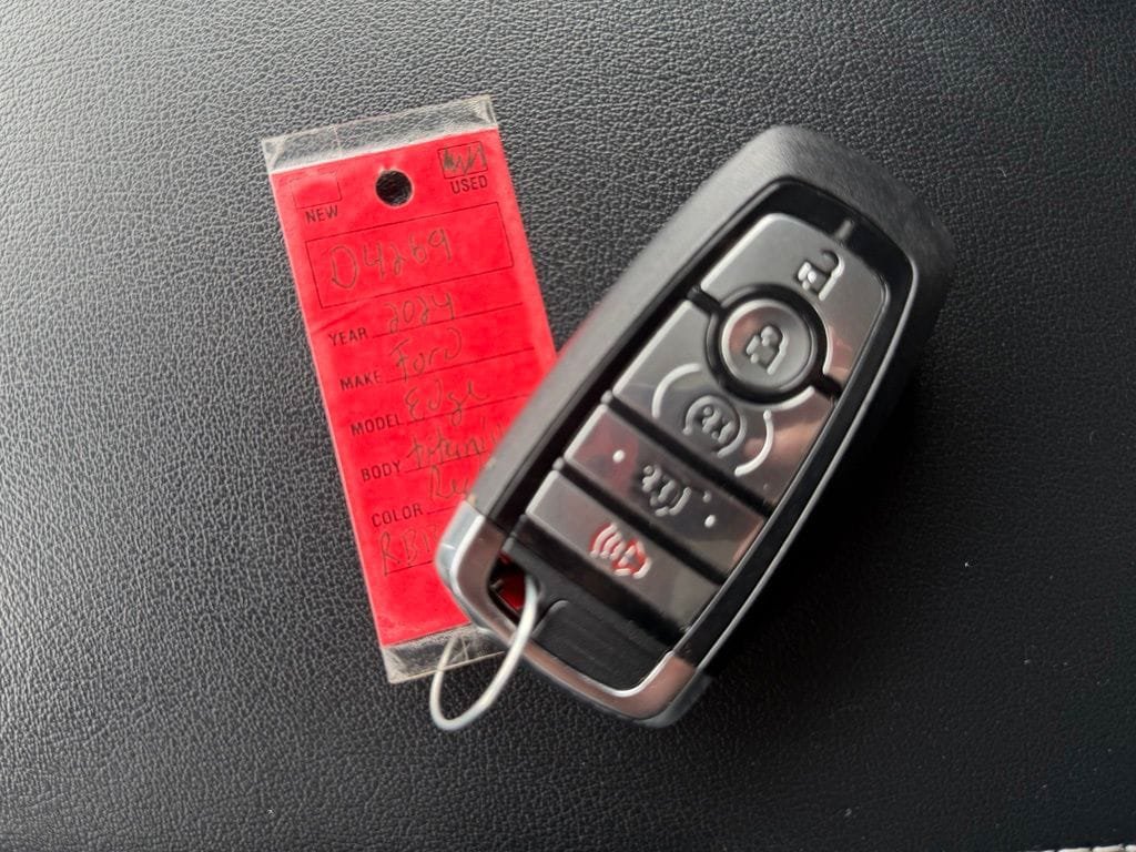 Used 2024 Ford Edge Titanium AWD/4WD image 38