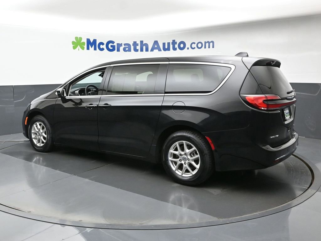 Used 2024 Chrysler Pacifica Touring-L image 22