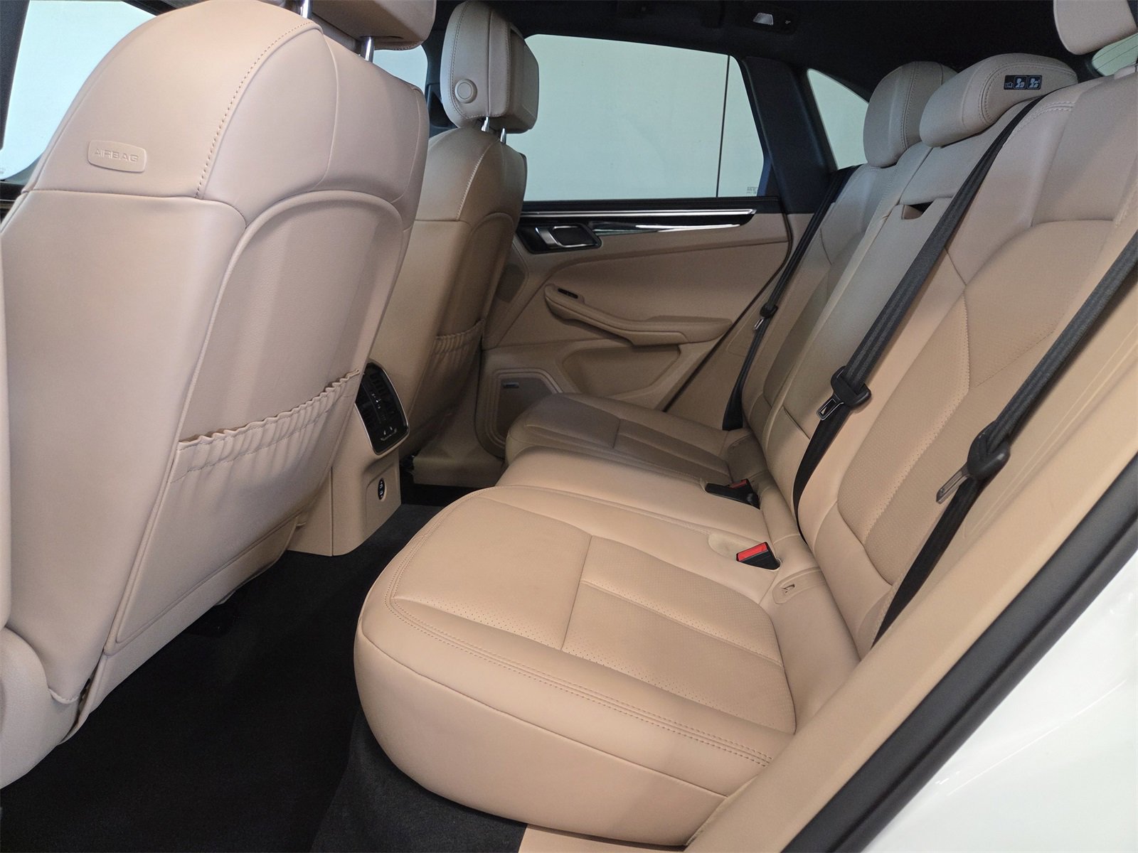 Used 2024 Porsche Macan image 11