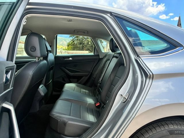 Used 2024 Volkswagen Jetta SE FWD image 18